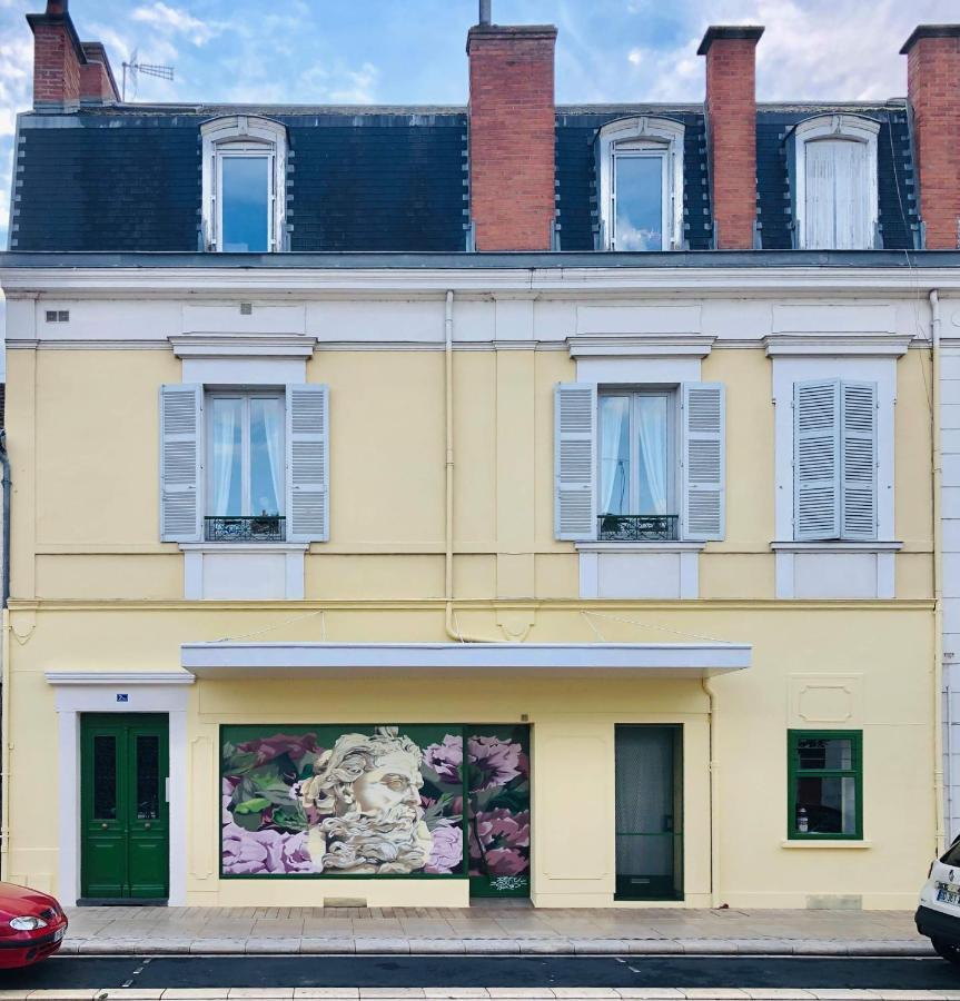 Le Massilia comble Vichy Esterno foto
